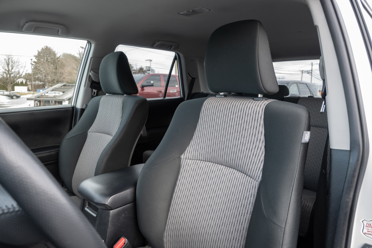 Toyota 4Runner SR5 4WD 2024