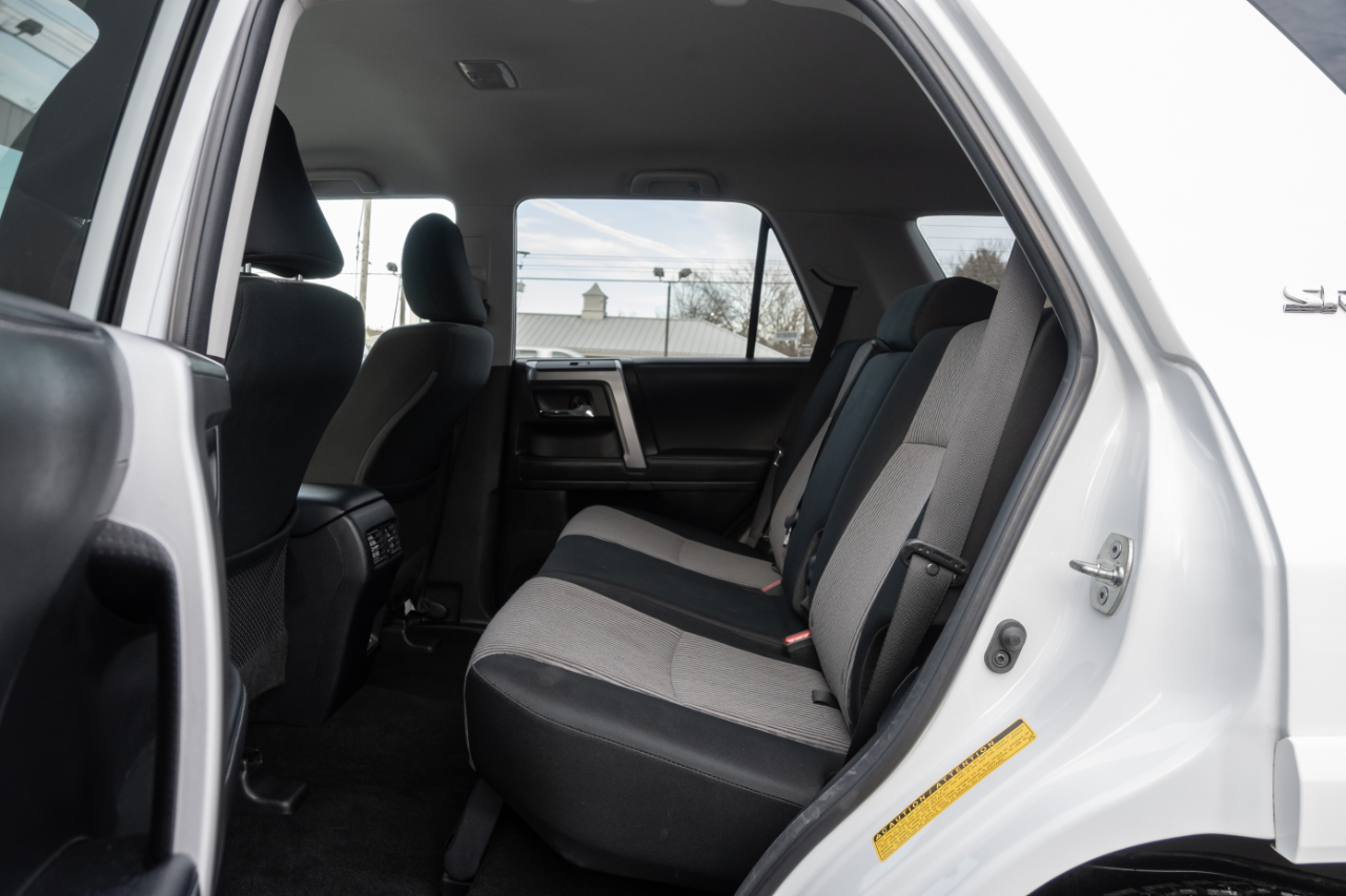 Toyota 4Runner SR5 4WD 2024