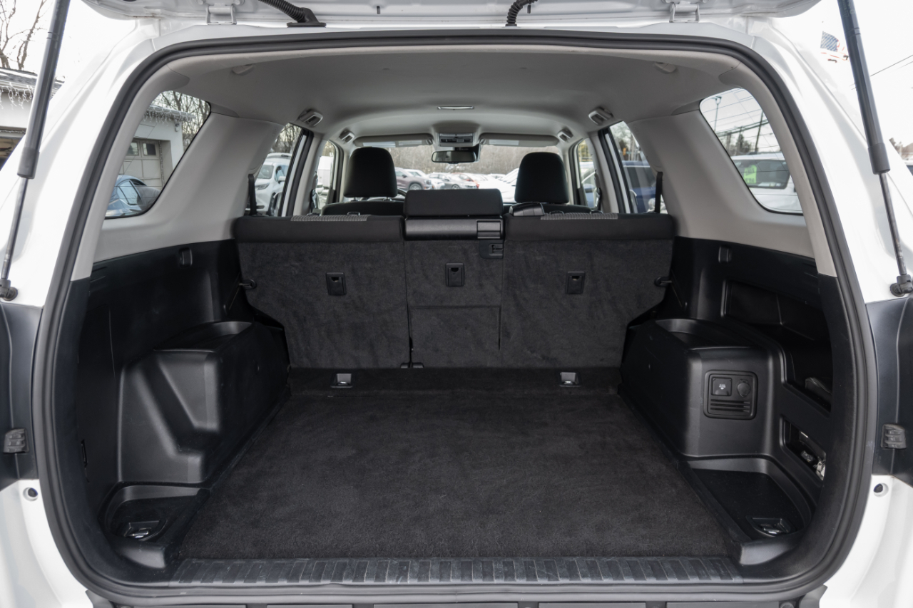 Toyota 4Runner SR5 4WD 2024