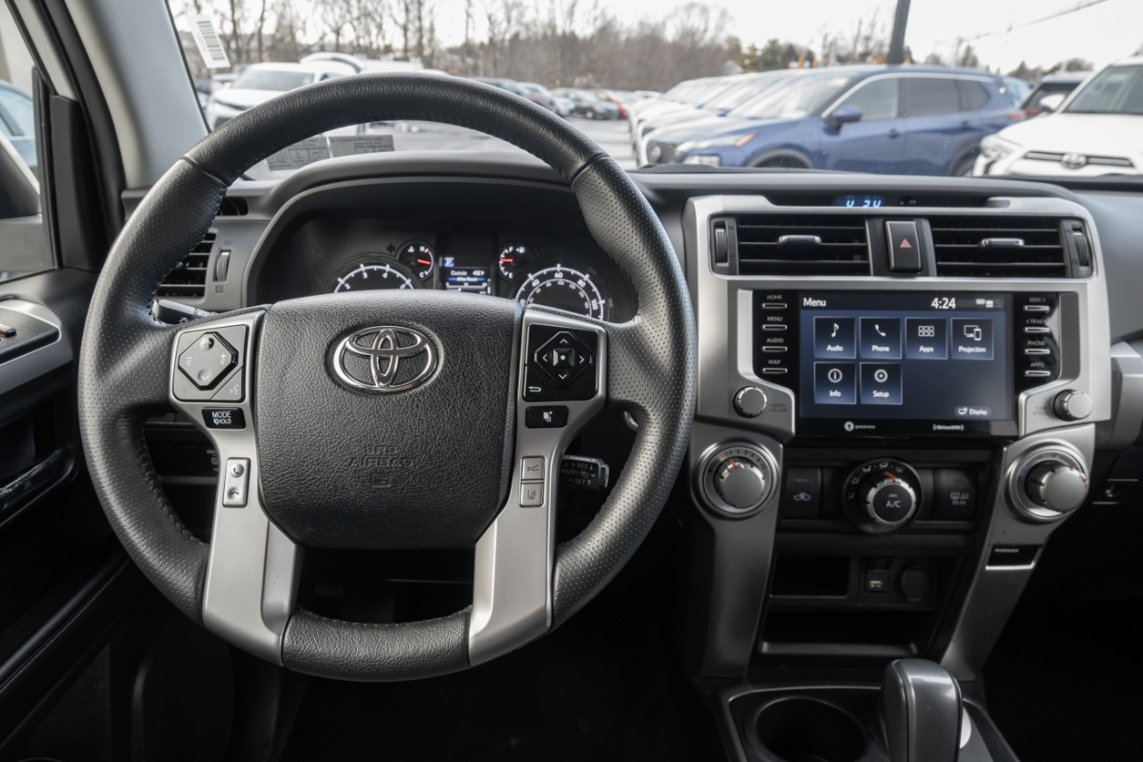 Toyota 4Runner SR5 4WD 2024