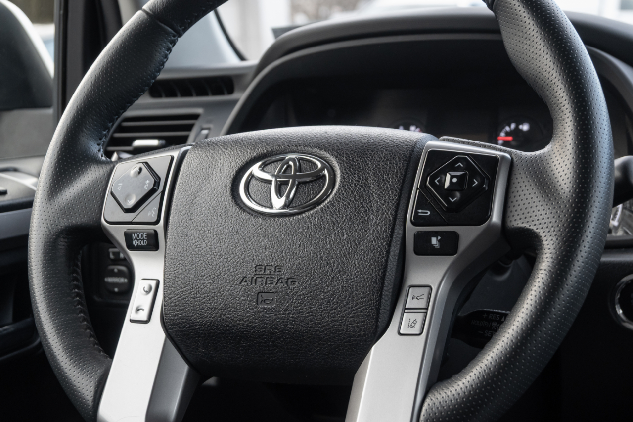 Toyota 4Runner SR5 4WD 2024