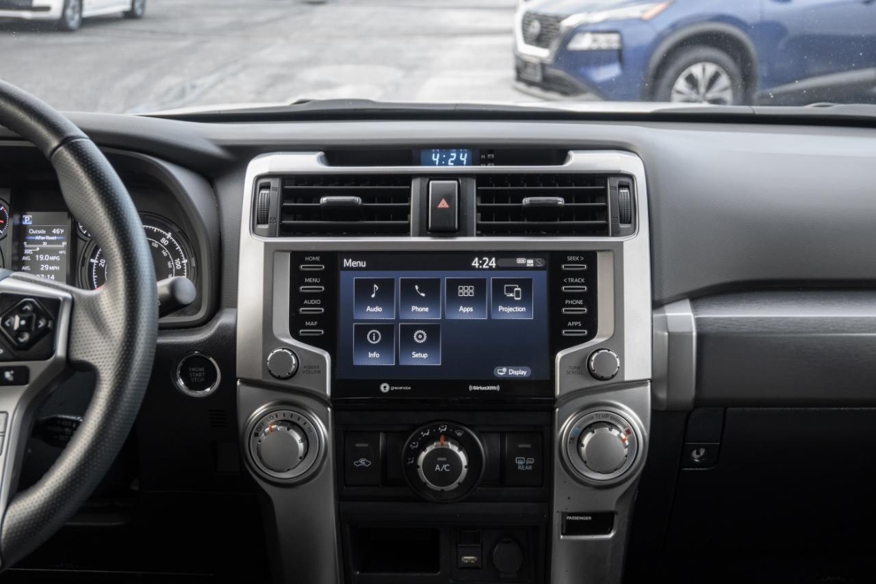 Toyota 4Runner SR5 4WD 2024