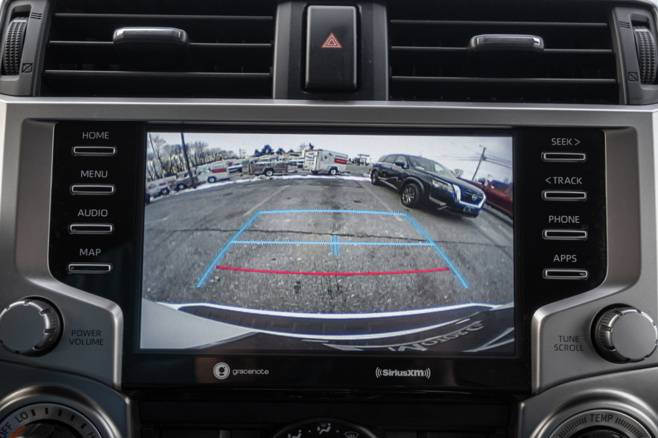 Toyota 4Runner SR5 4WD 2024