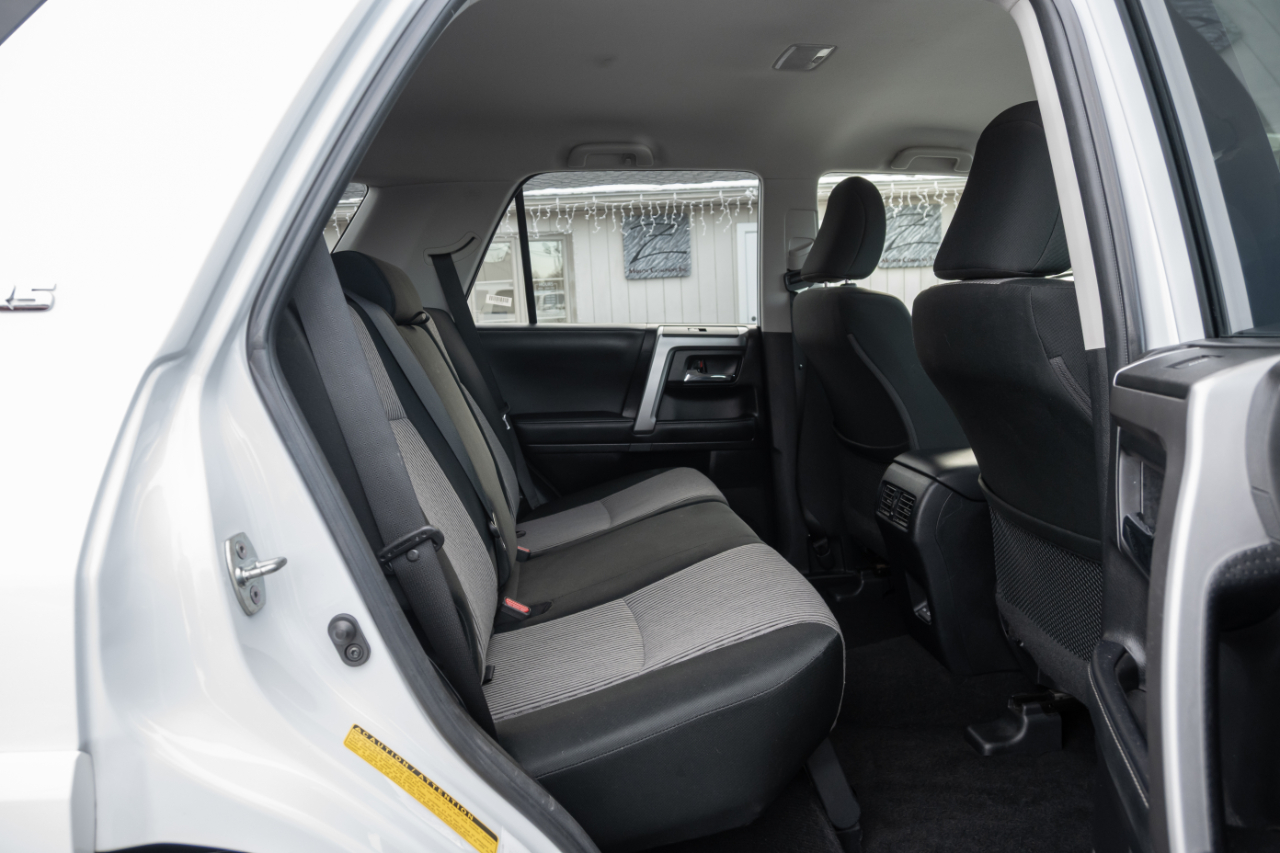 Toyota 4Runner SR5 4WD 2024