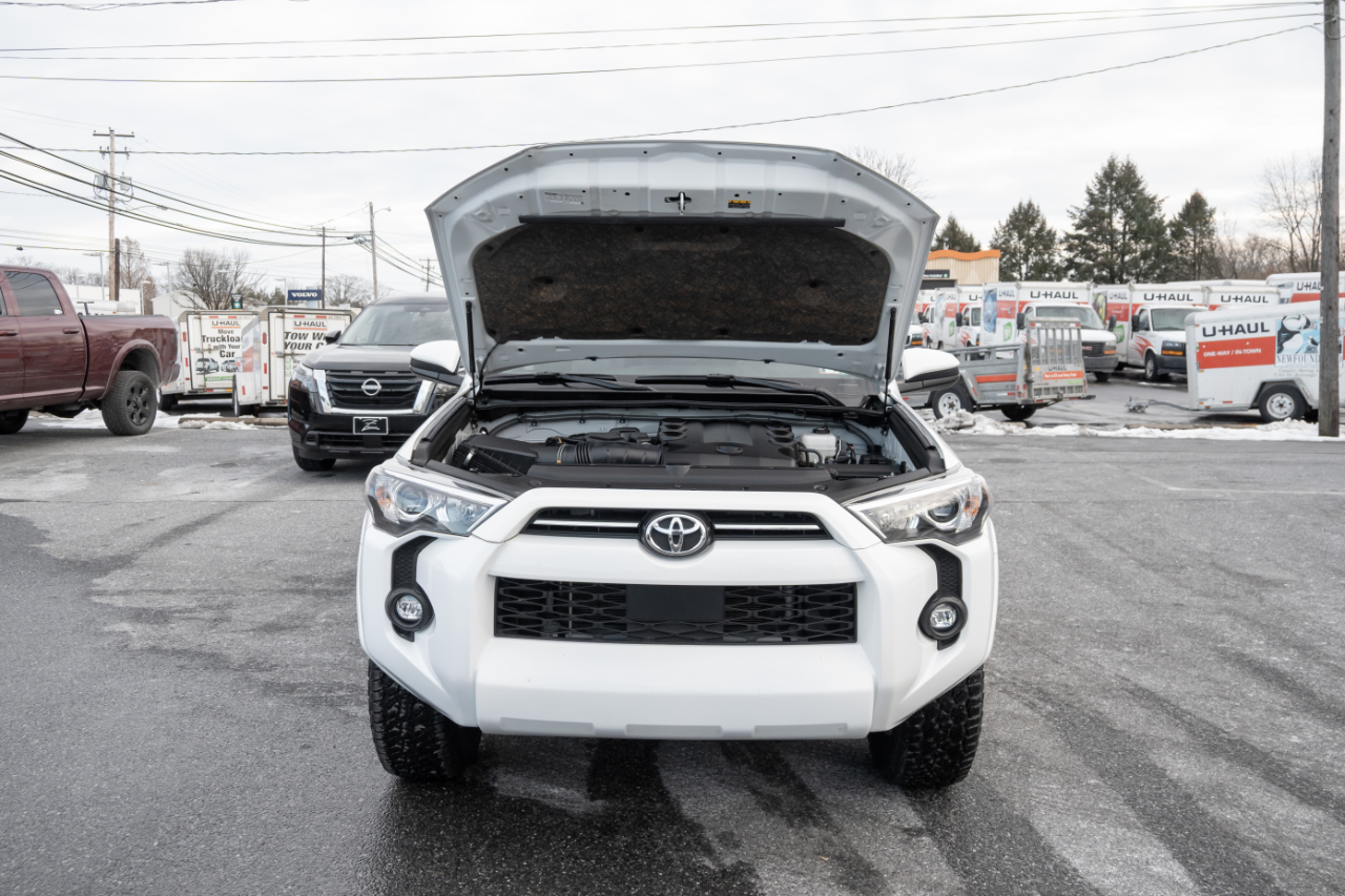 Toyota 4Runner SR5 4WD 2024