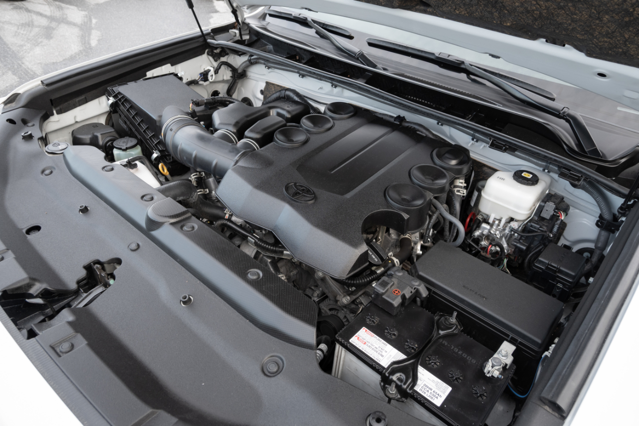 Toyota 4Runner SR5 4WD 2024