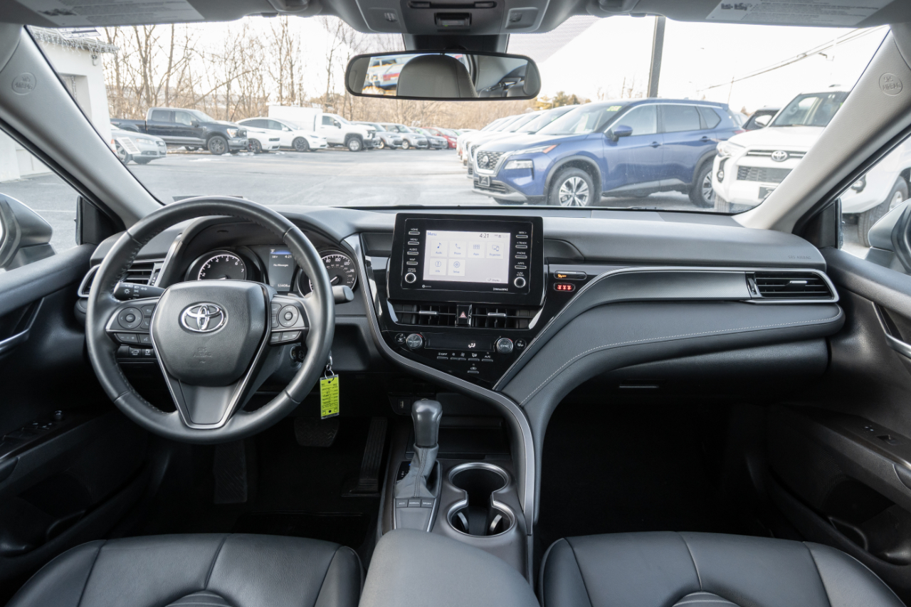 Toyota Camry SE 2024