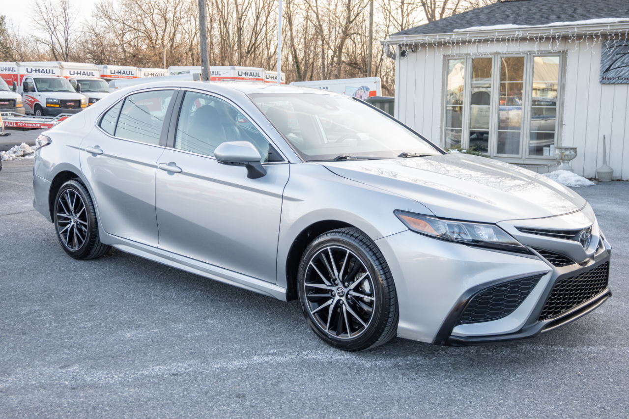 Toyota Camry SE 2024