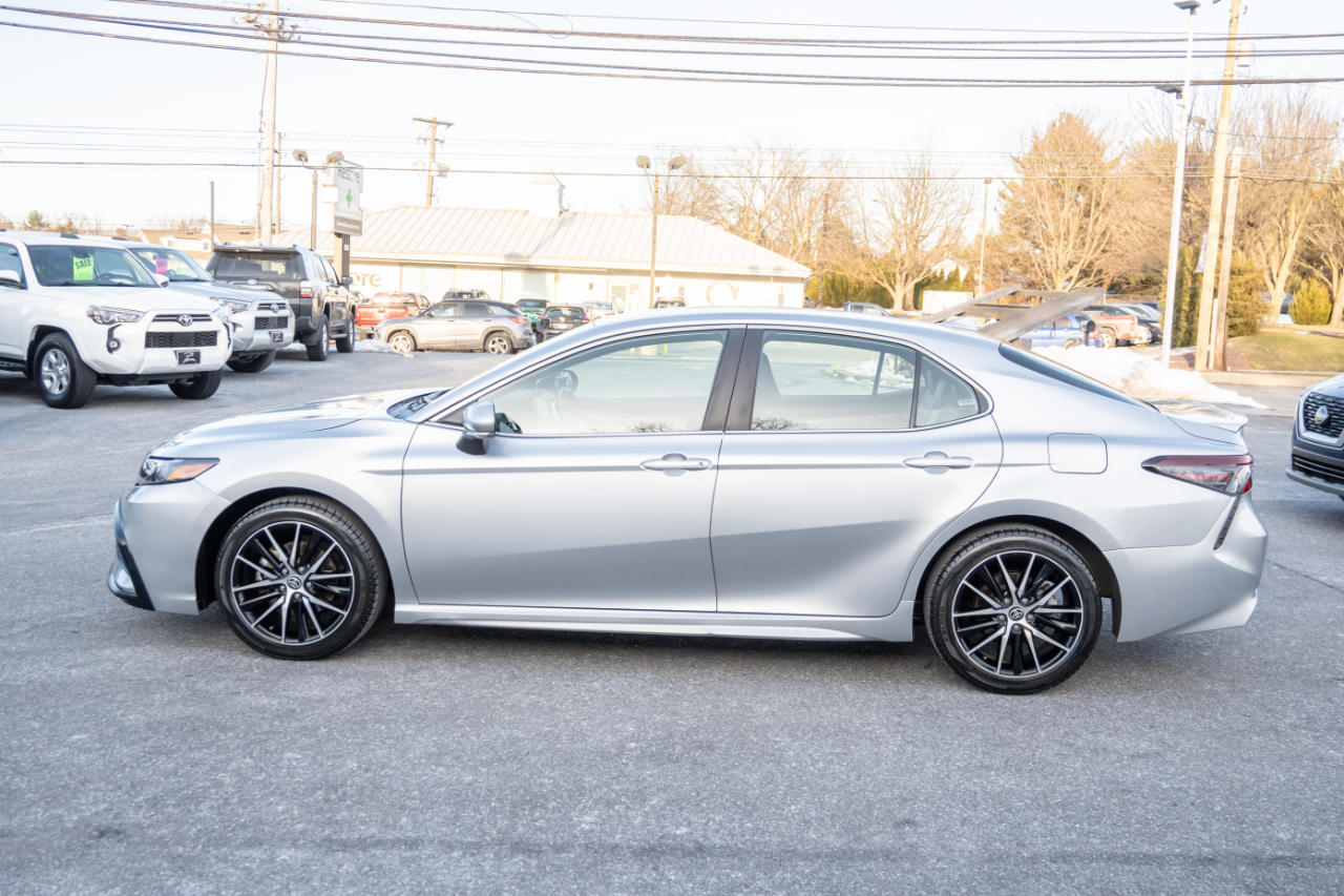 Toyota Camry SE 2024