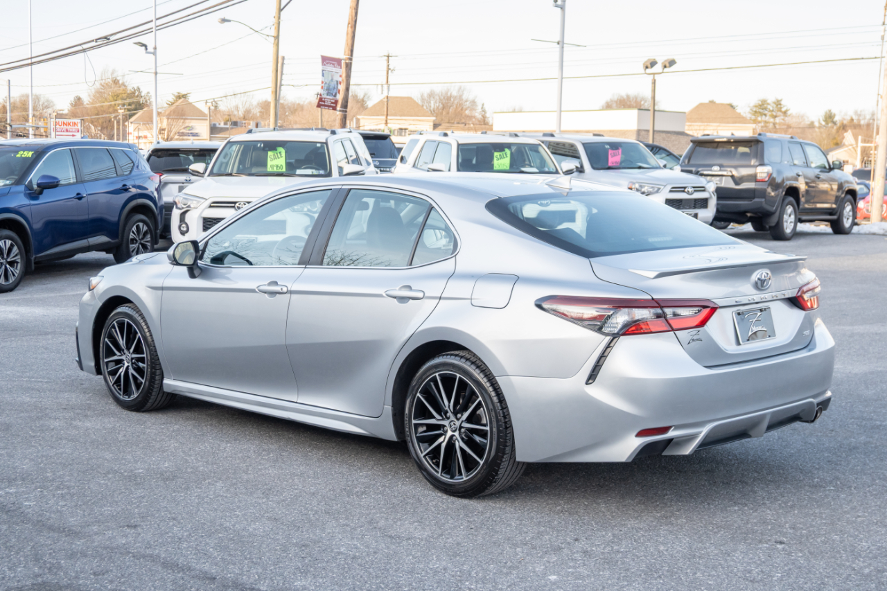 Toyota Camry SE 2024