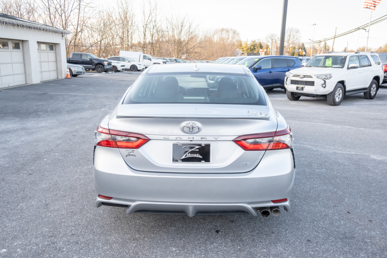 Toyota Camry SE 2024