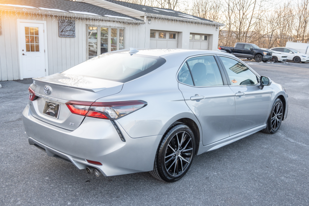 Toyota Camry SE 2024