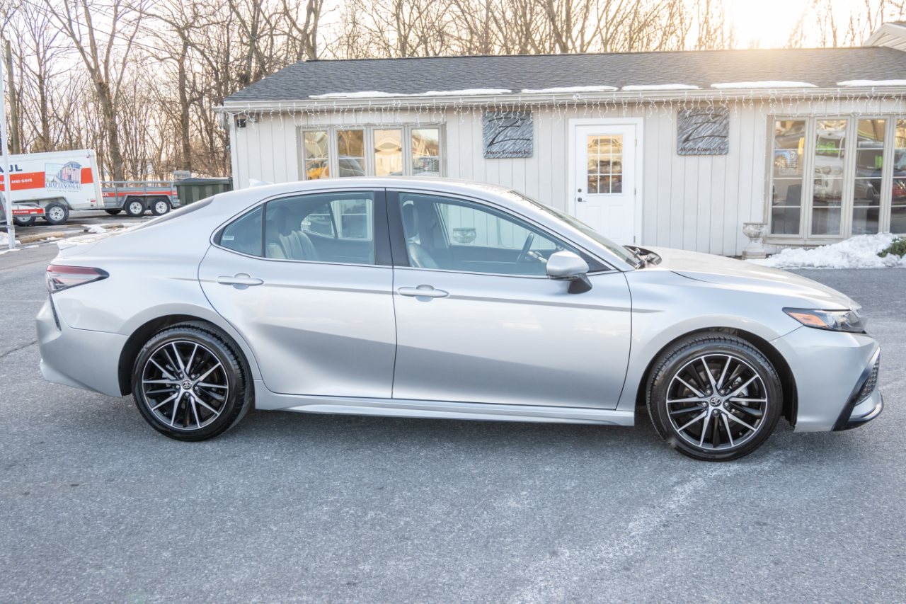 Toyota Camry SE 2024