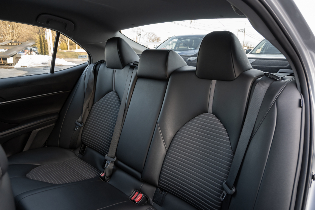 Toyota Camry SE 2024