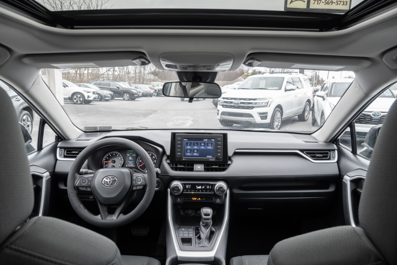 Toyota RAV4 XLE AWD 2021