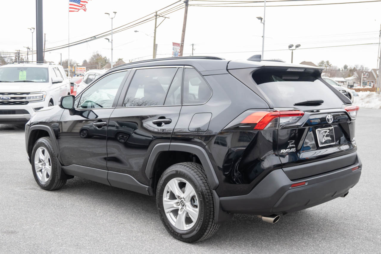 Toyota RAV4 XLE AWD 2021