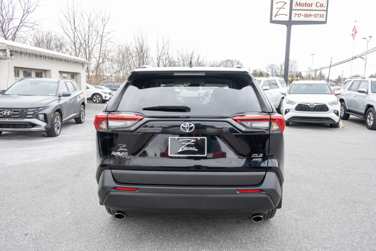 Toyota RAV4 XLE AWD 2021