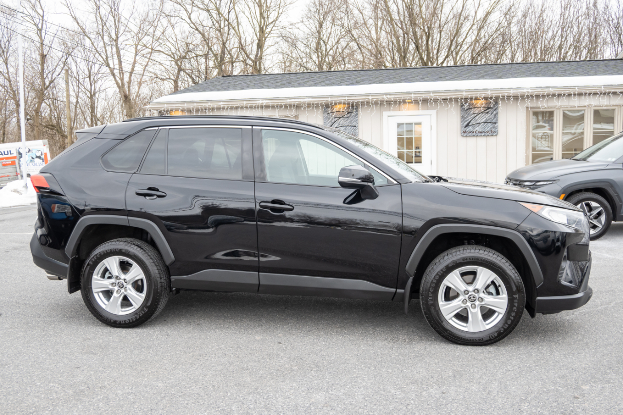 Toyota RAV4 XLE AWD 2021