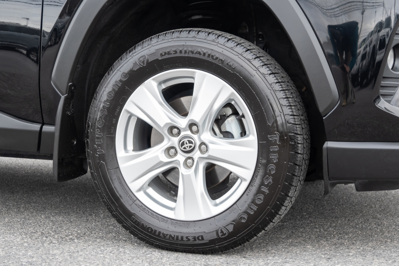 Toyota RAV4 XLE AWD 2021