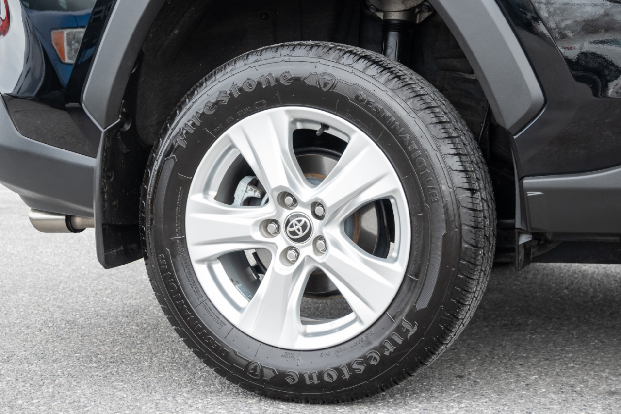 Toyota RAV4 XLE AWD 2021