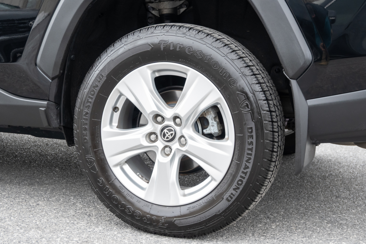 Toyota RAV4 XLE AWD 2021