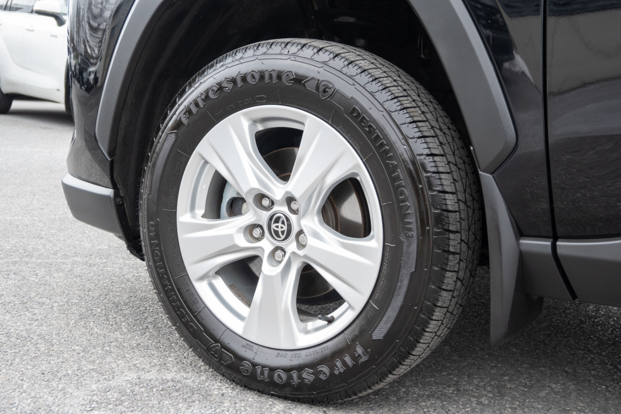 Toyota RAV4 XLE AWD 2021