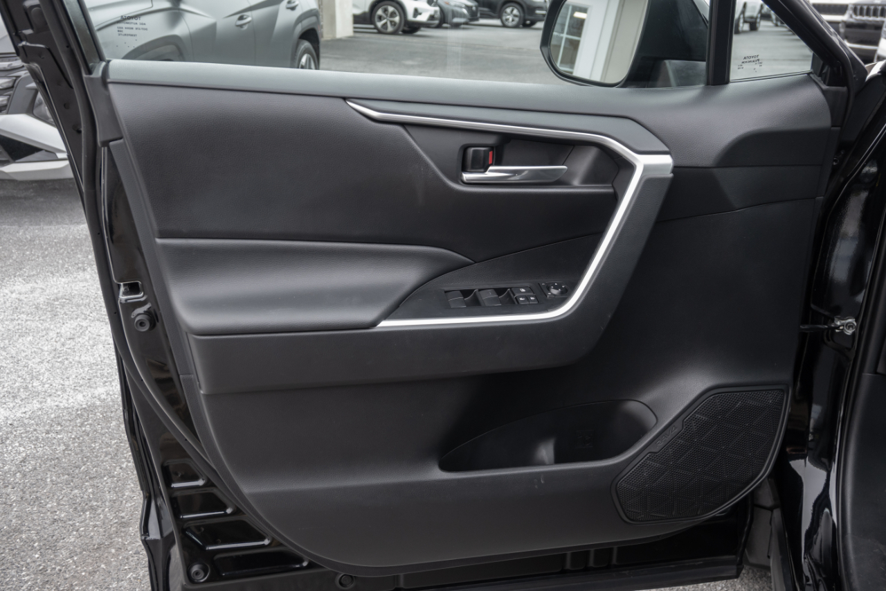 Toyota RAV4 XLE AWD 2021