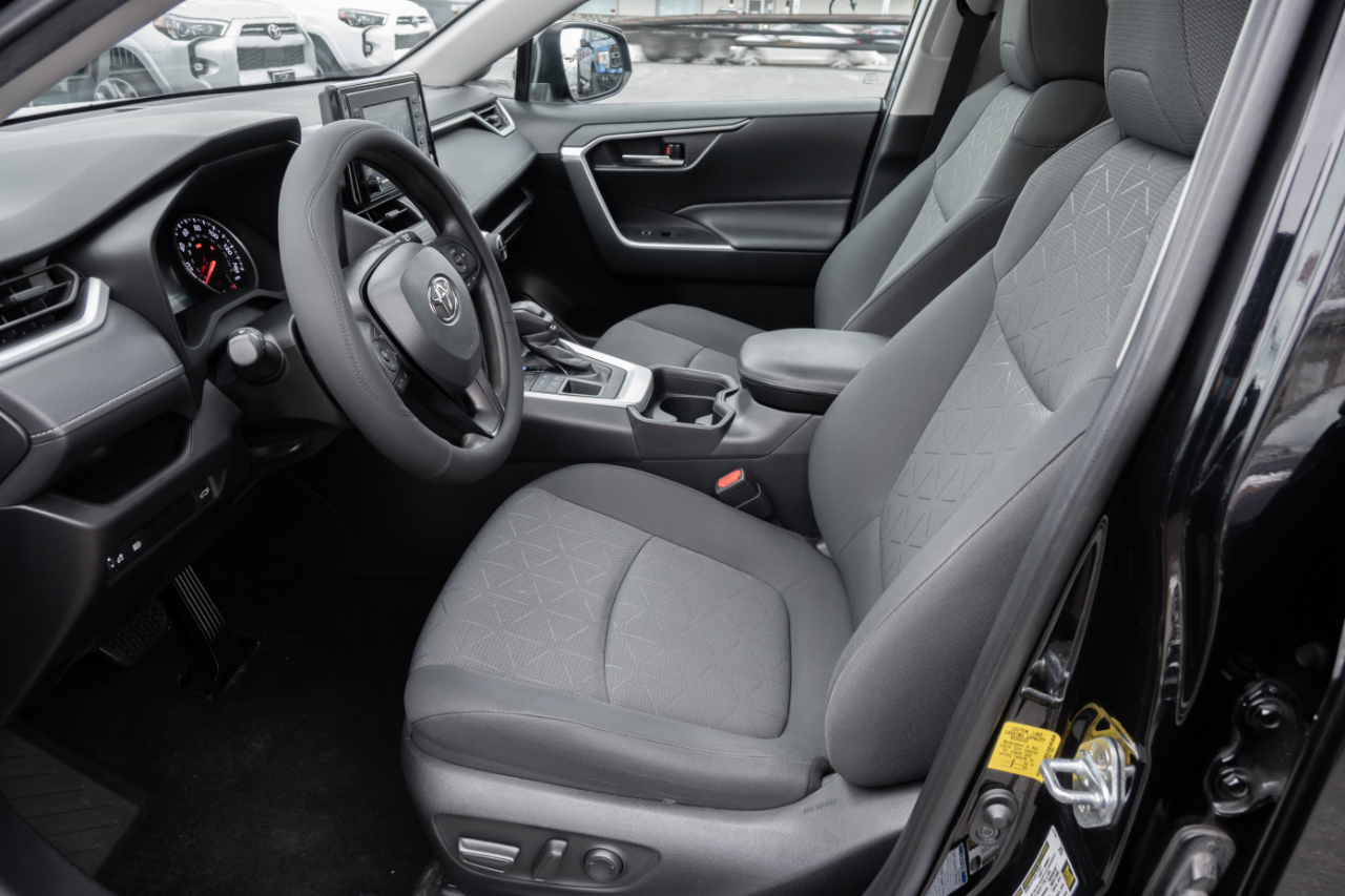 Toyota RAV4 XLE AWD 2021