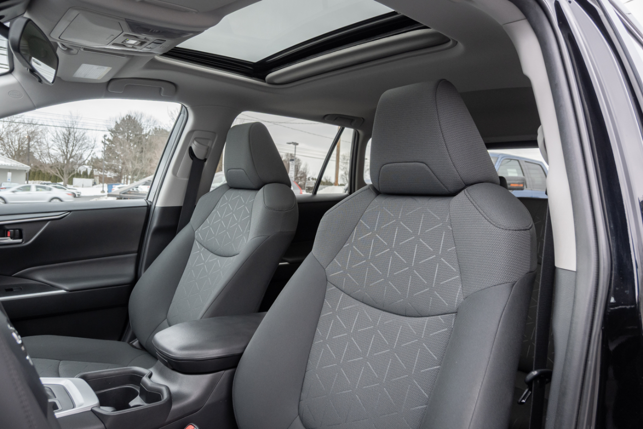 Toyota RAV4 XLE AWD 2021