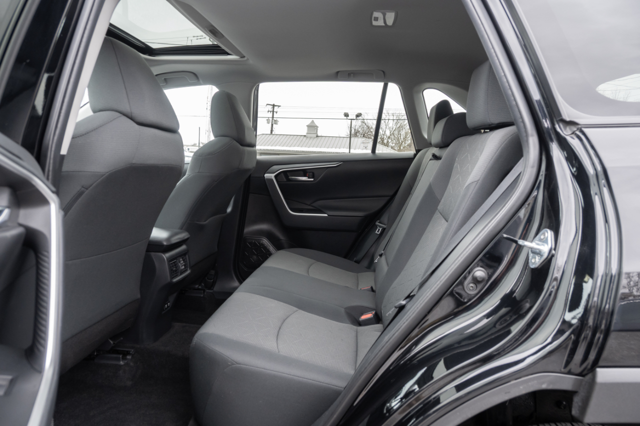 Toyota RAV4 XLE AWD 2021