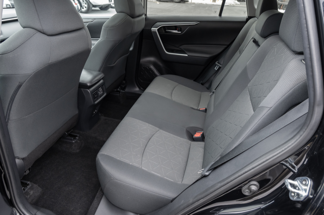 Toyota RAV4 XLE AWD 2021