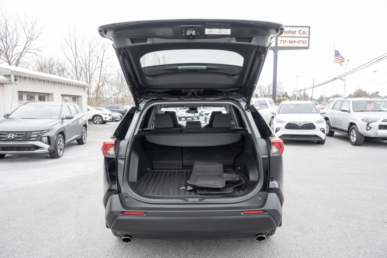 Toyota RAV4 XLE AWD 2021