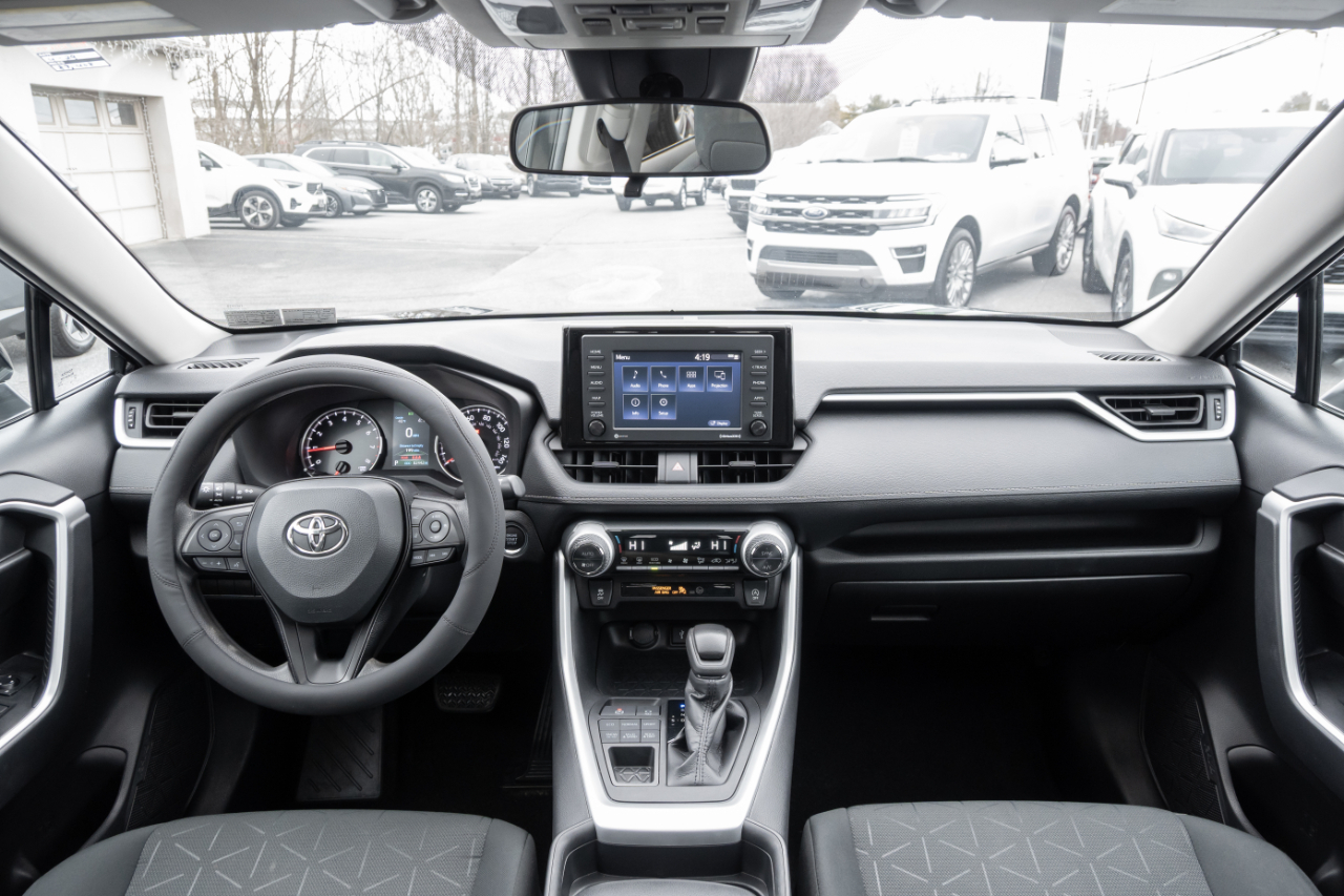 Toyota RAV4 XLE AWD 2021