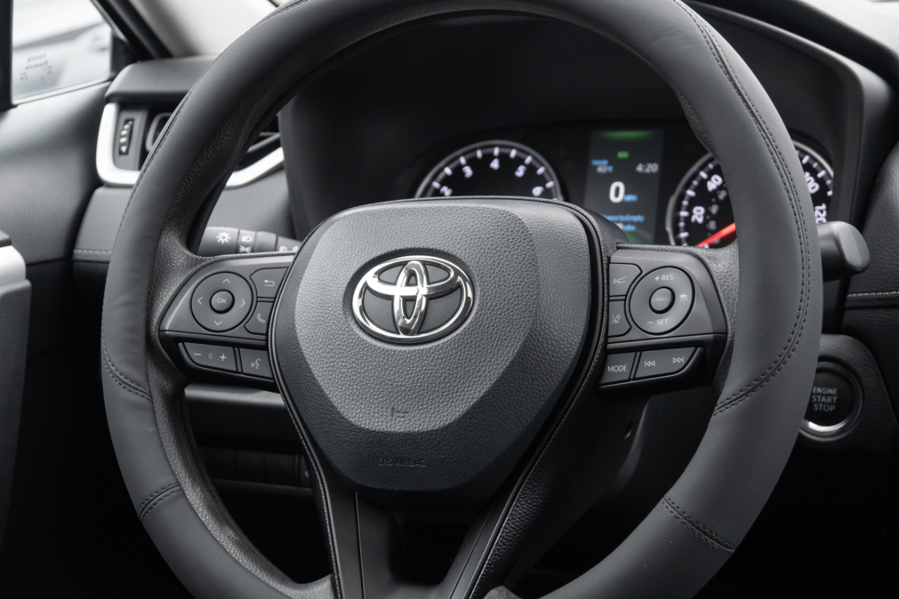 Toyota RAV4 XLE AWD 2021