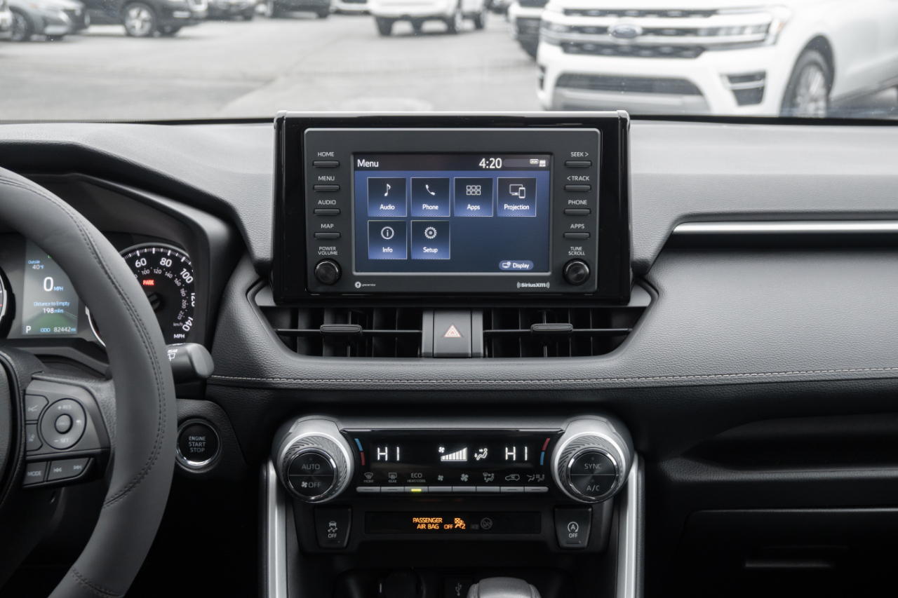 Toyota RAV4 XLE AWD 2021