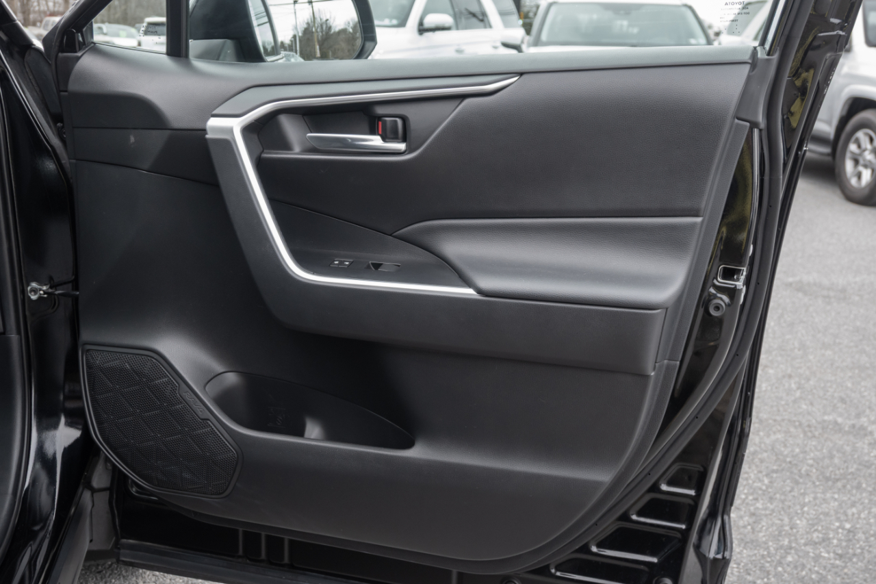 Toyota RAV4 XLE AWD 2021