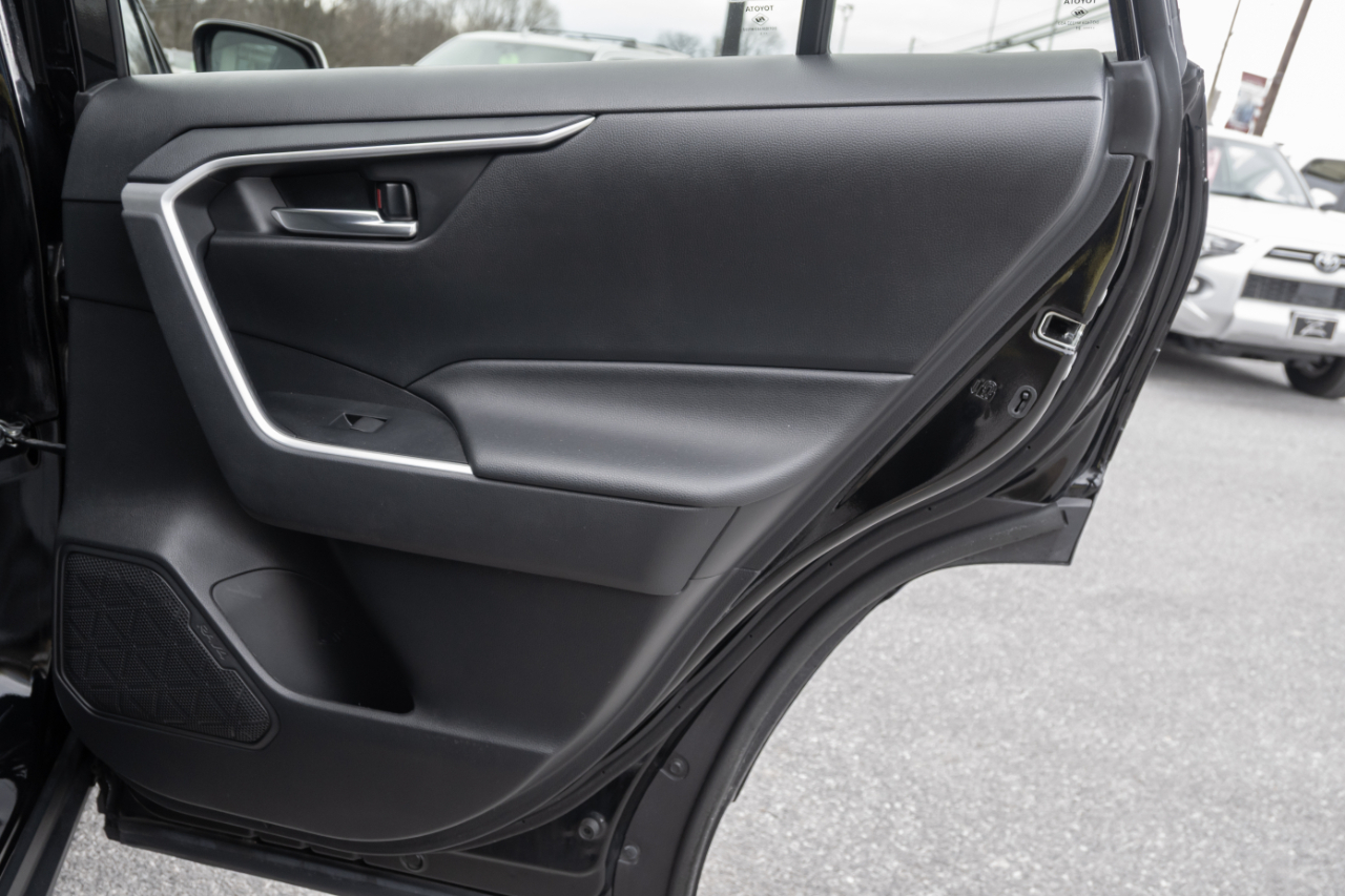 Toyota RAV4 XLE AWD 2021