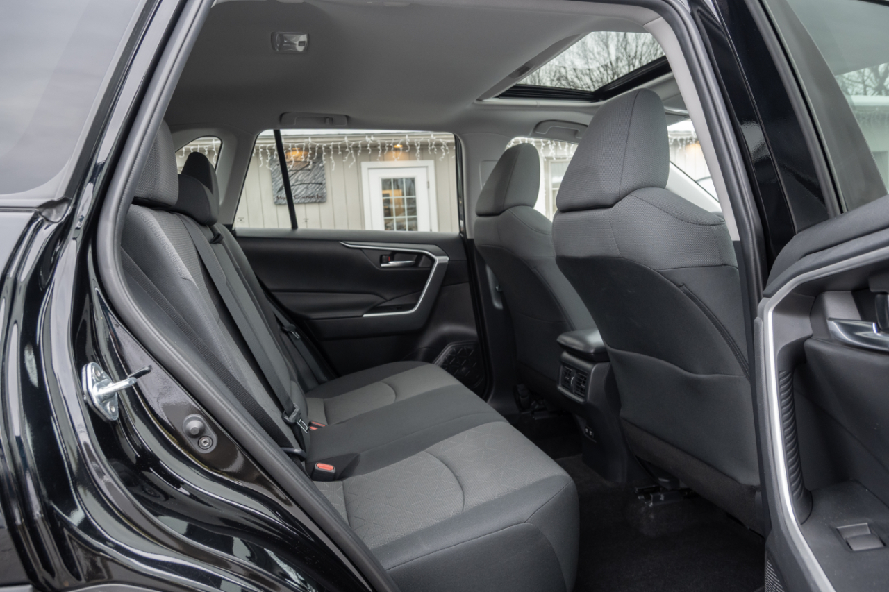 Toyota RAV4 XLE AWD 2021