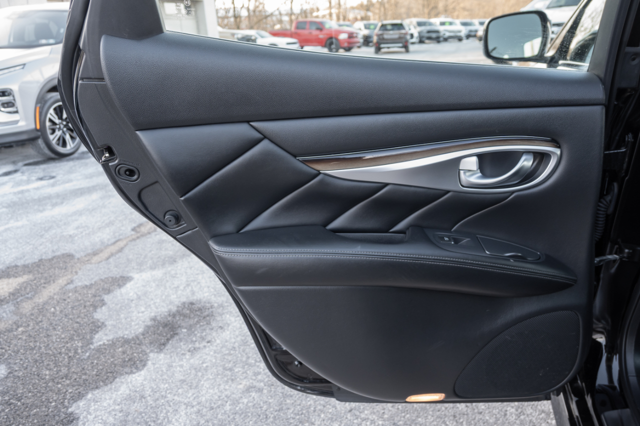 Infiniti M37 4dr Sdn AWD 2012