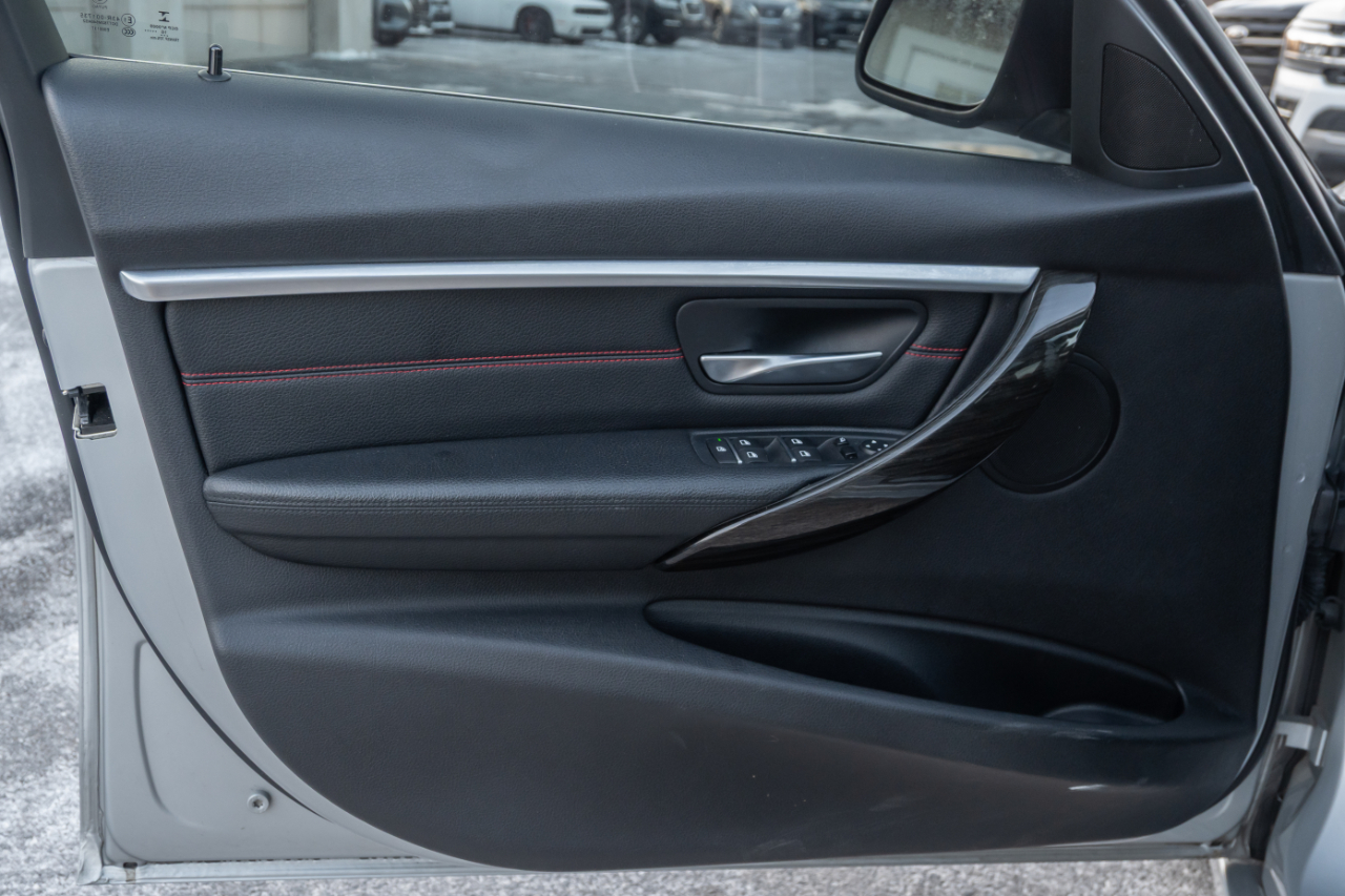 BMW 3 Series 330i xDrive Sedan 2017