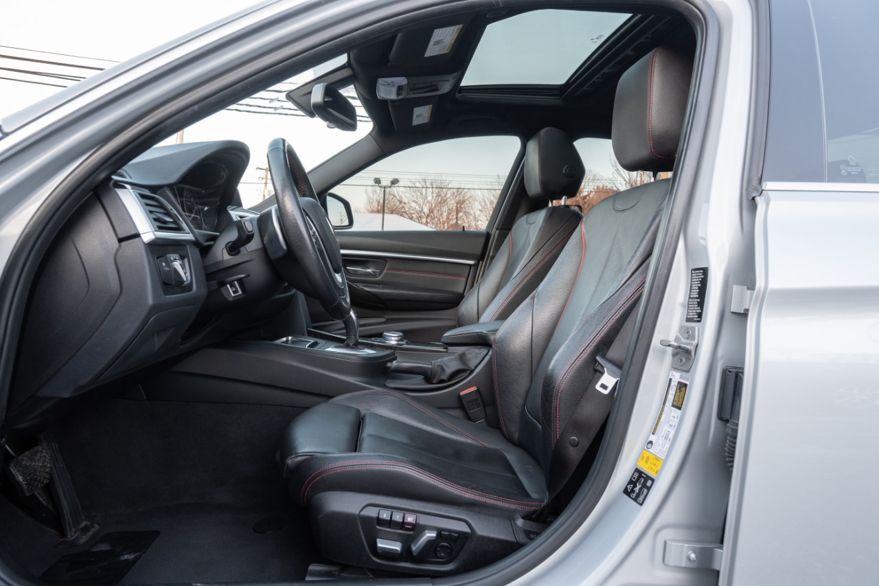 BMW 3 Series 330i xDrive Sedan 2017