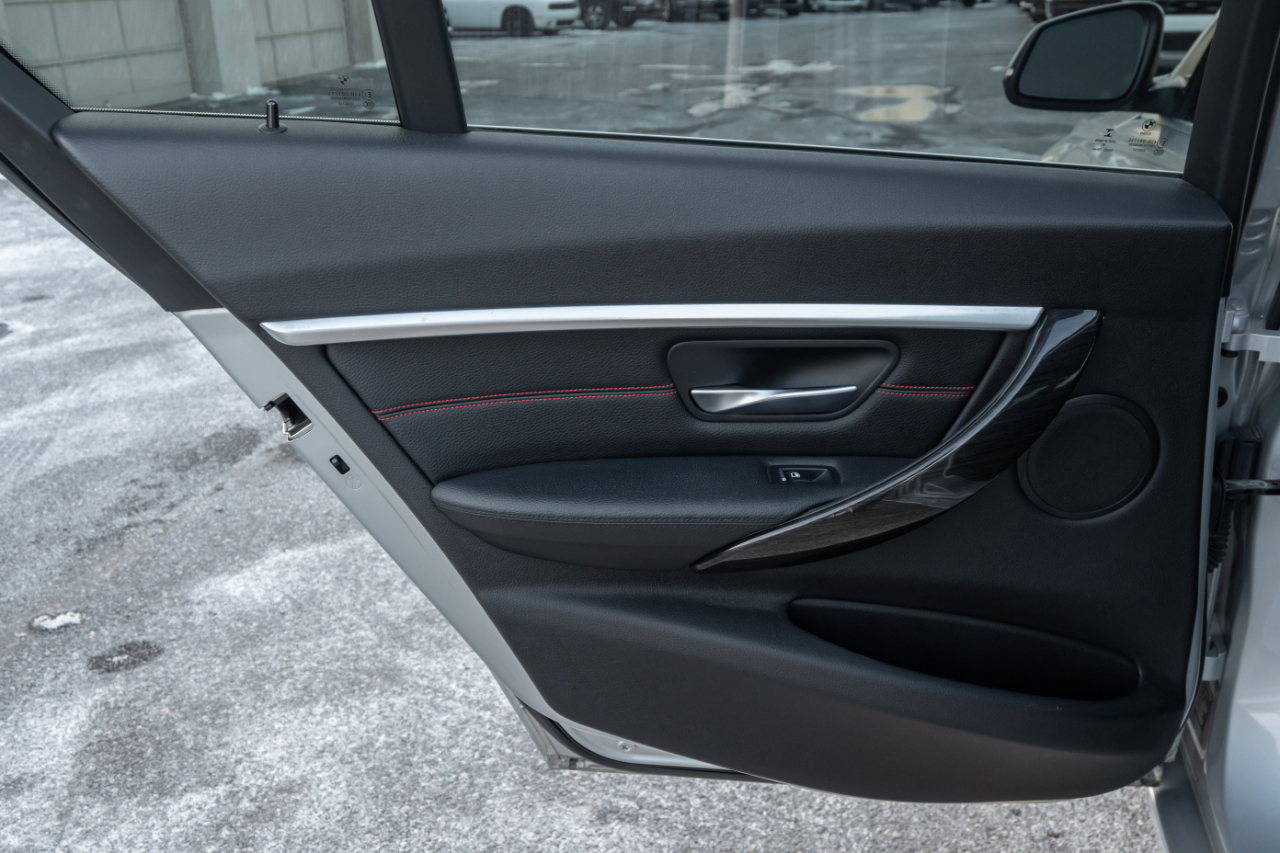 BMW 3 Series 330i xDrive Sedan 2017