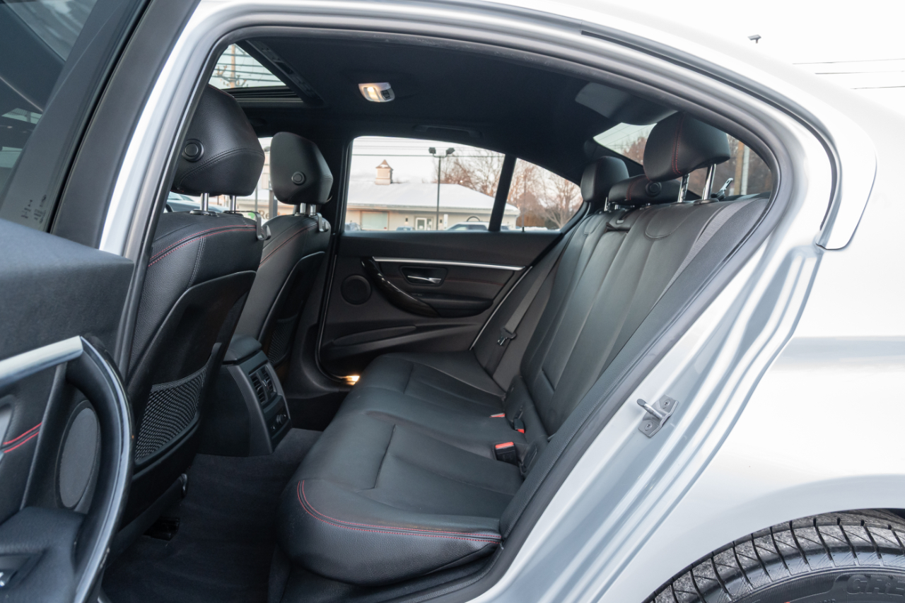 BMW 3 Series 330i xDrive Sedan 2017