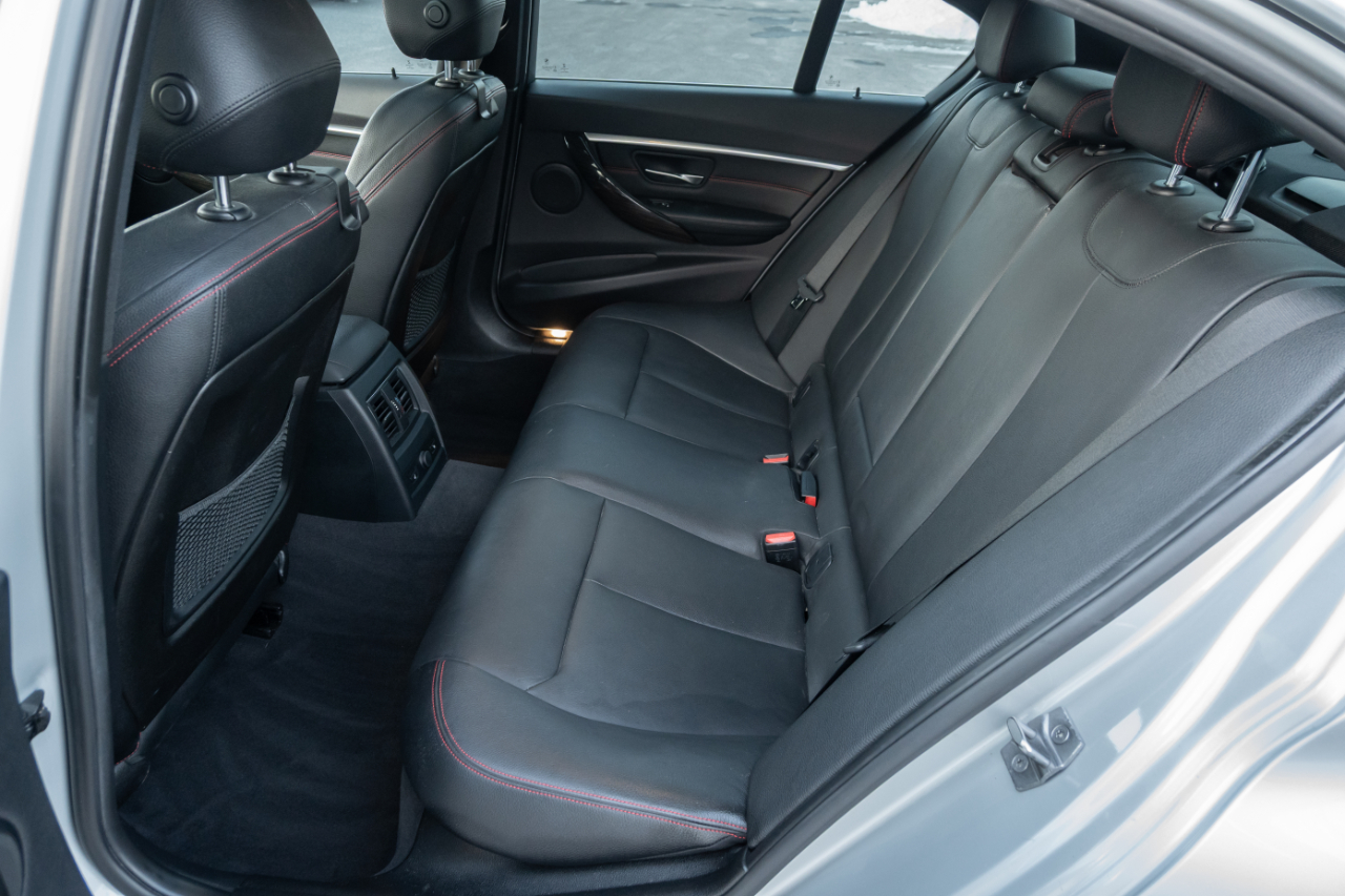 BMW 3 Series 330i xDrive Sedan 2017