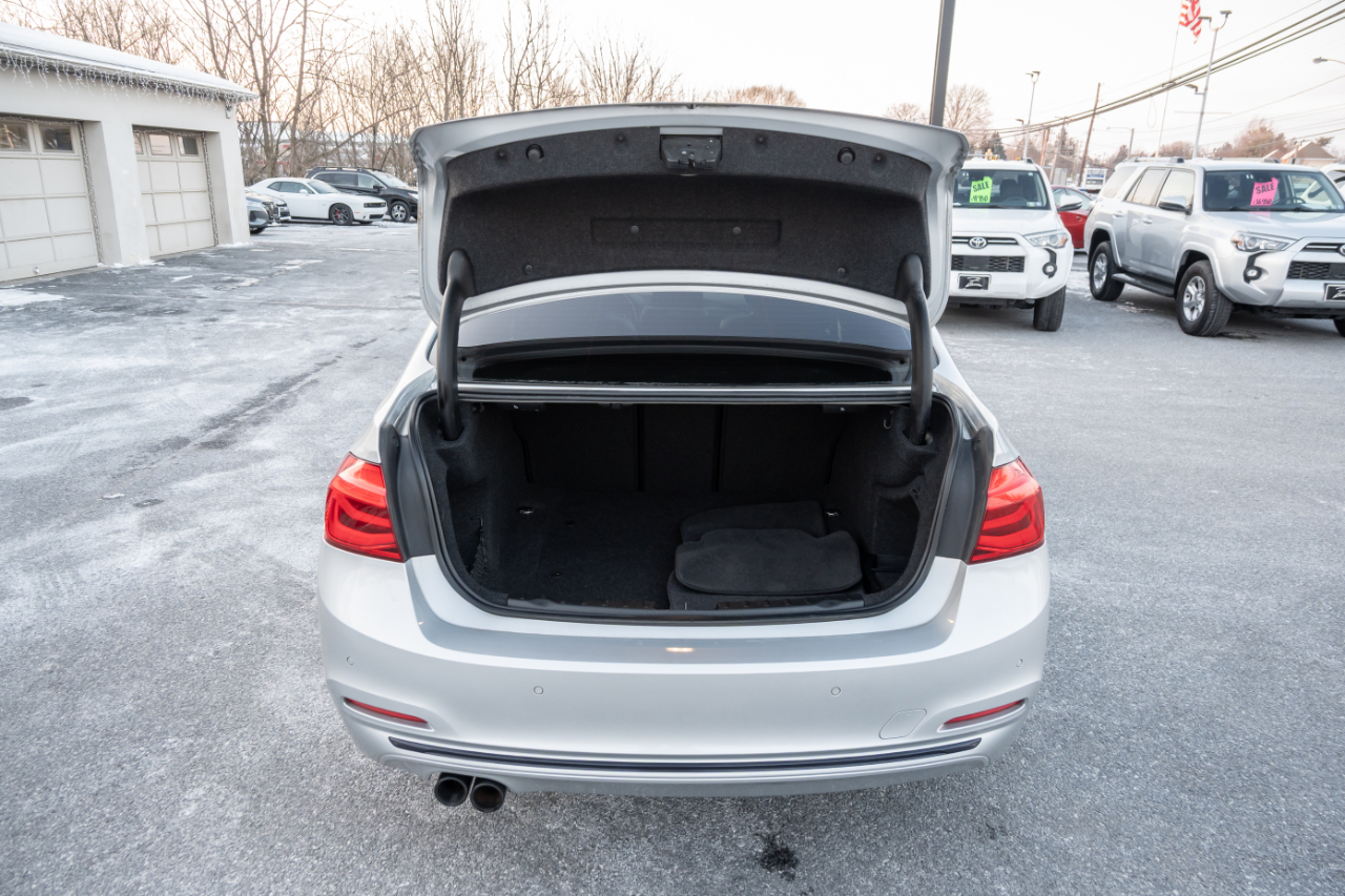 BMW 3 Series 330i xDrive Sedan 2017