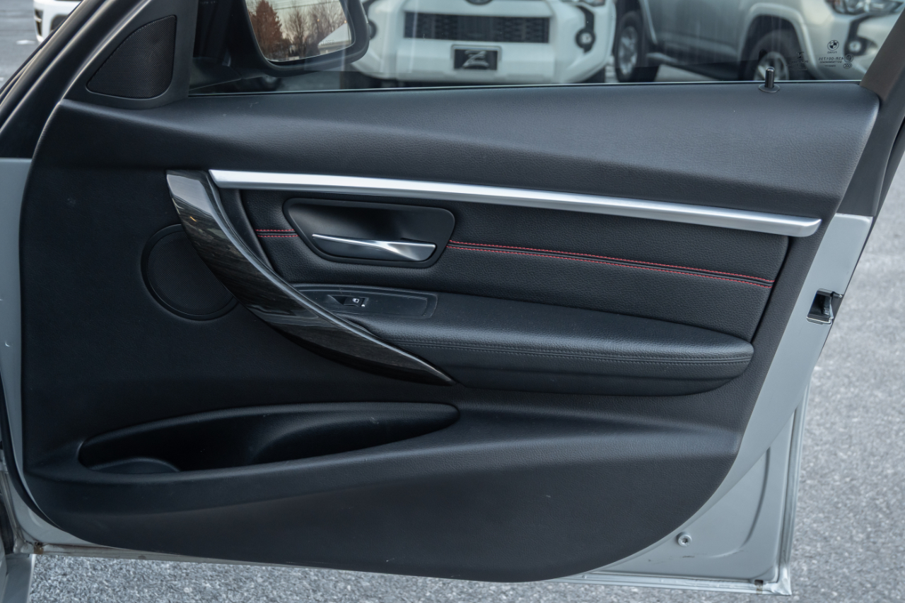 BMW 3 Series 330i xDrive Sedan 2017