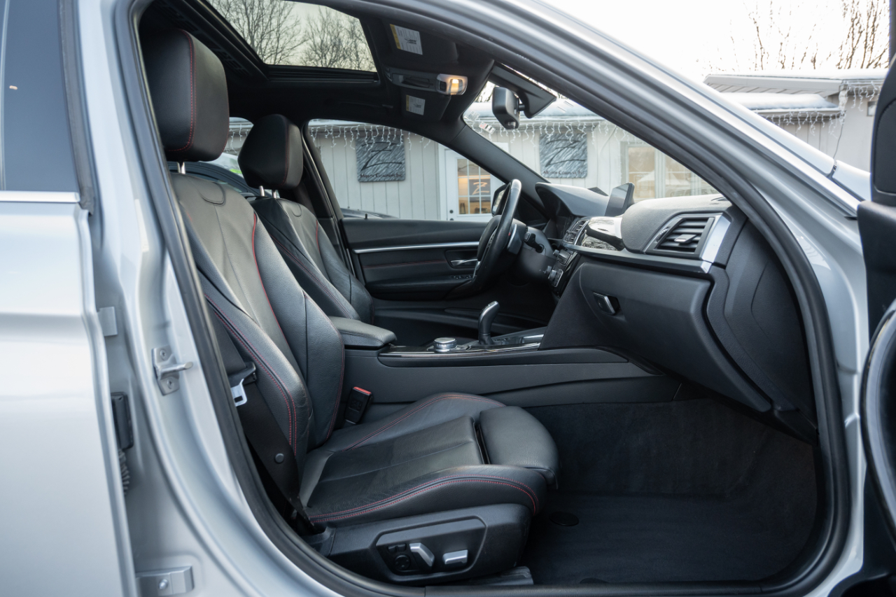 BMW 3 Series 330i xDrive Sedan 2017