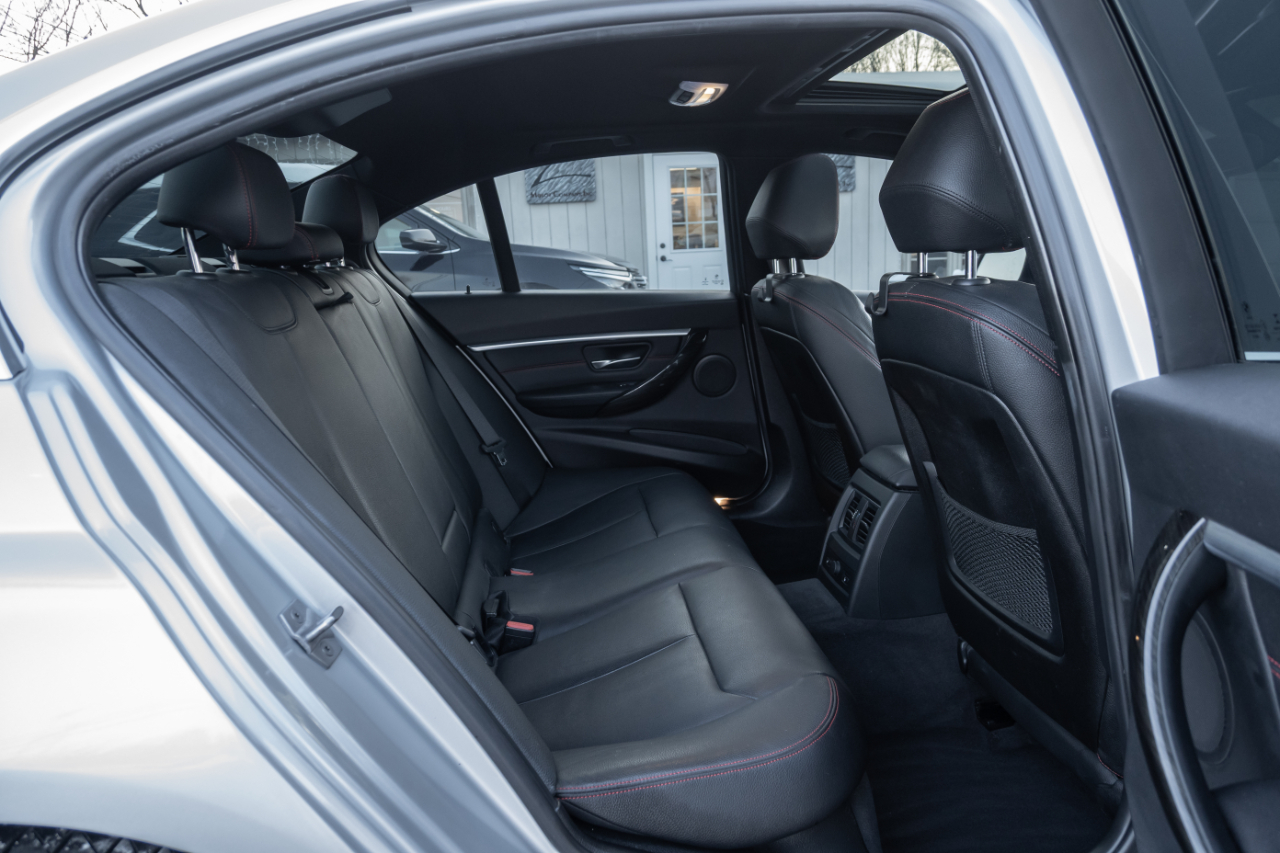 BMW 3 Series 330i xDrive Sedan 2017