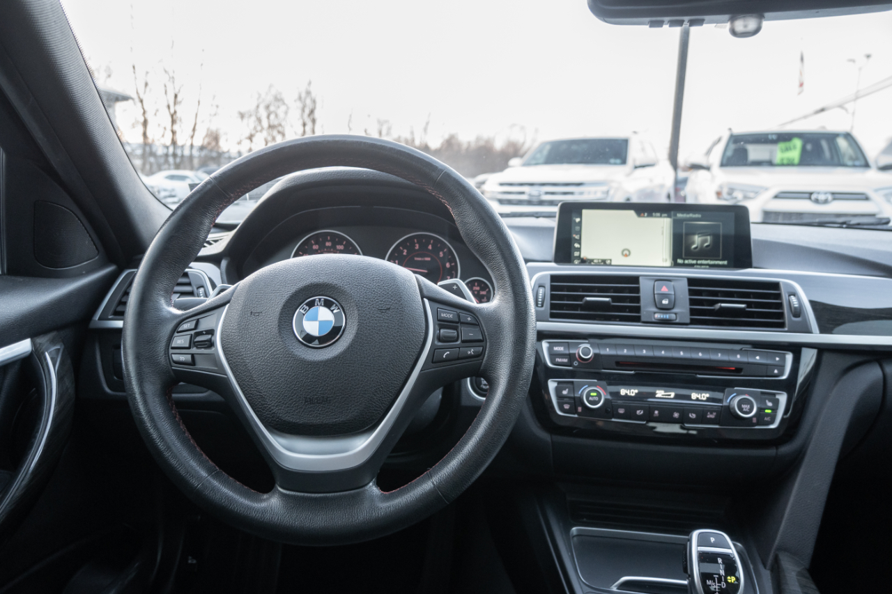 BMW 3 Series 330i xDrive Sedan 2017