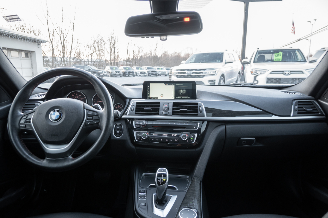 BMW 3 Series 330i xDrive Sedan 2017